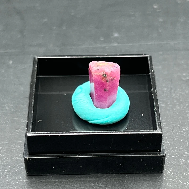 

Бирманские флуоресцентные рубины и кварц