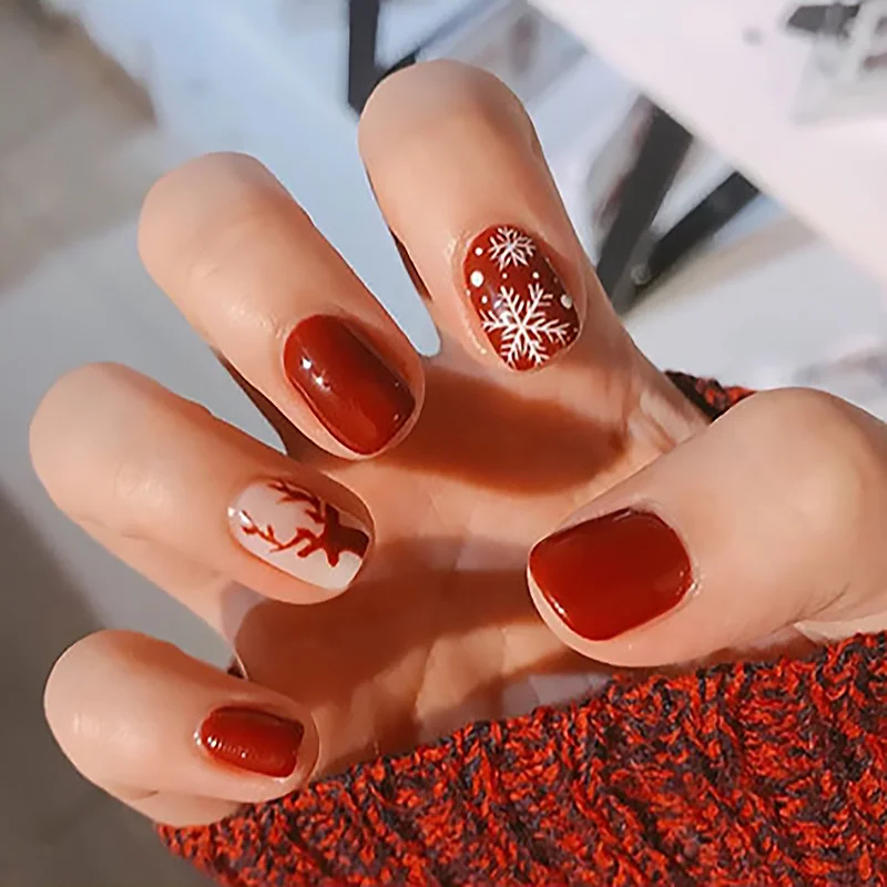 

24Pcs New Christmas Elk Snowflake Fake Nails Artificial Short Round Press on Acrylic Nails Tips Coffin Nail with Glue