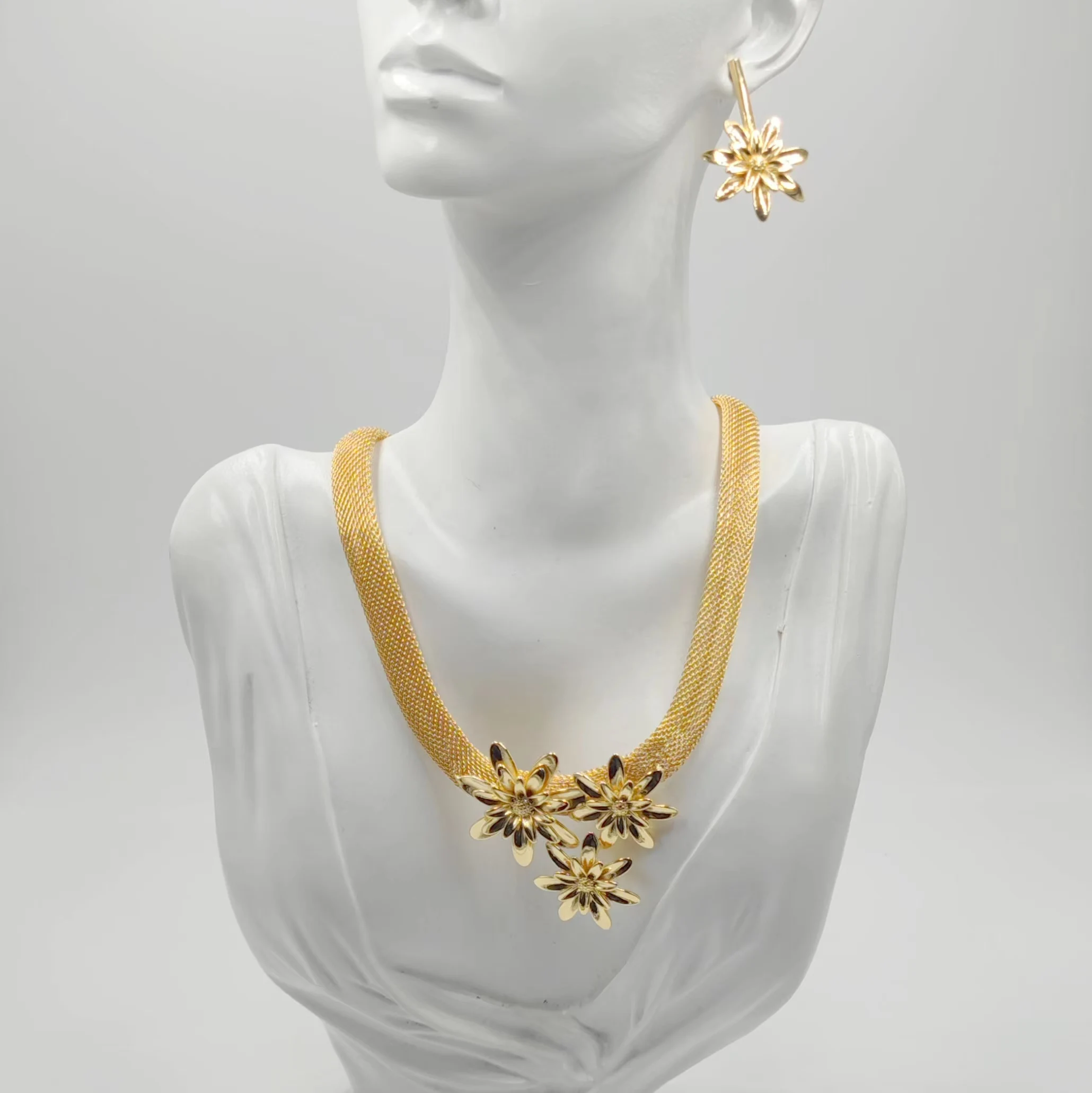 

Gold Jewelry Set Lady Necklace Earrings Dubai African Indian Bridal Accessories Flower Jewelry Set Necklace