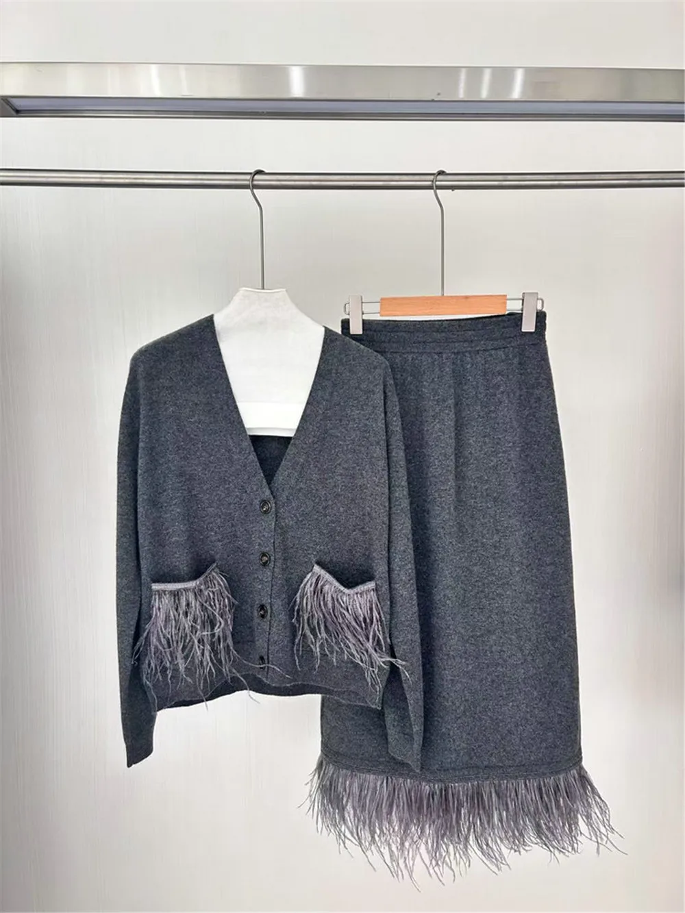 Женский кашемировый костюм с юбкой кардиган v-образным вырезом + прямая юбка