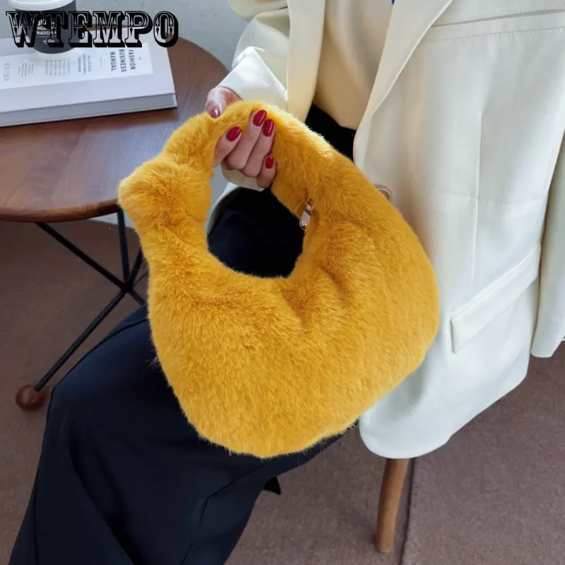 Fur Women's Small Half Moon Bag Luxury Warm Plush Wrist Bags for Women Fashion Furry Short Handle Clutch Cute Ladies Coin Purses