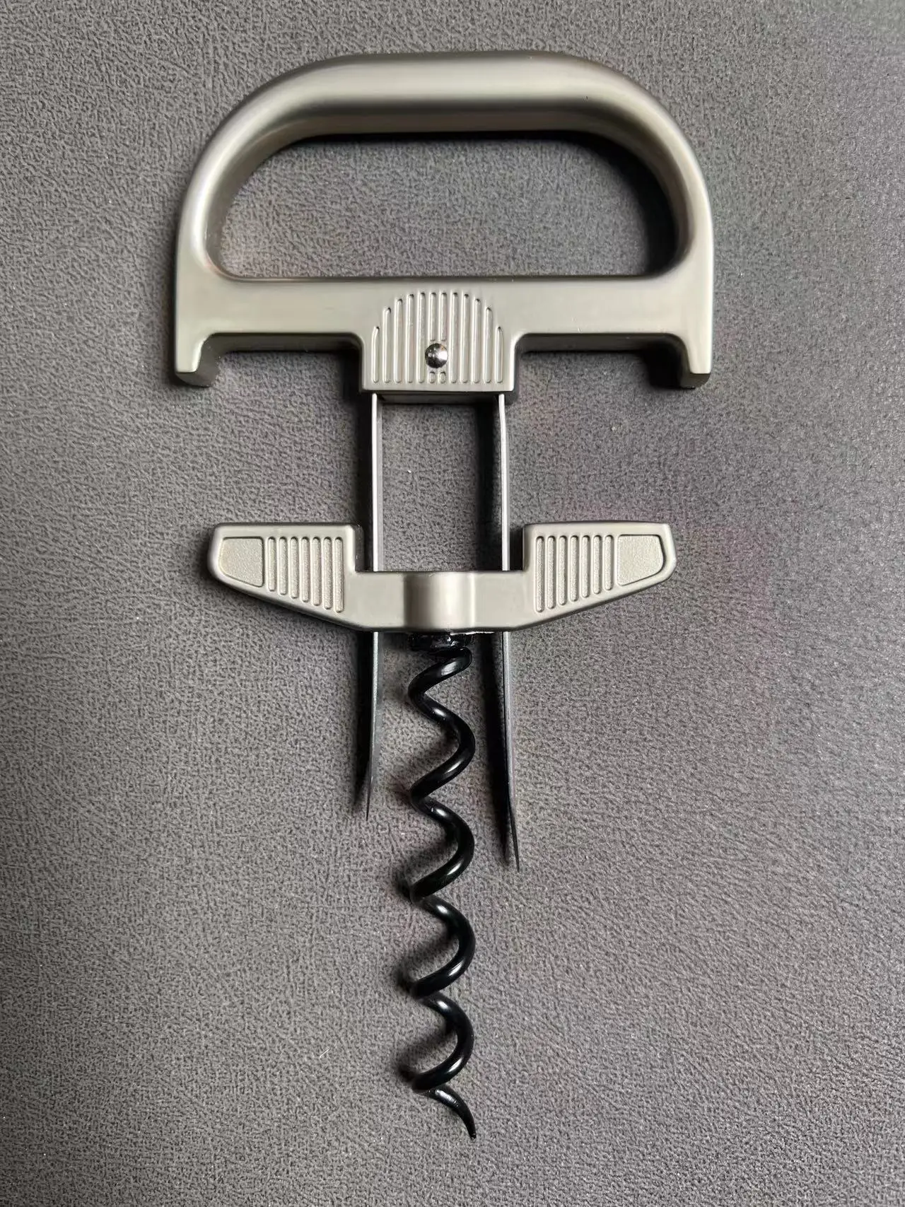 Портативная открывалка для винных бутылок с корпусом из сплава-открывает