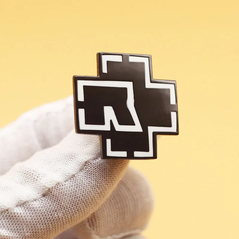 

Dear-you German chariot band logo badge personality music cartoon brooch popular accessories bag hat jewelry pin