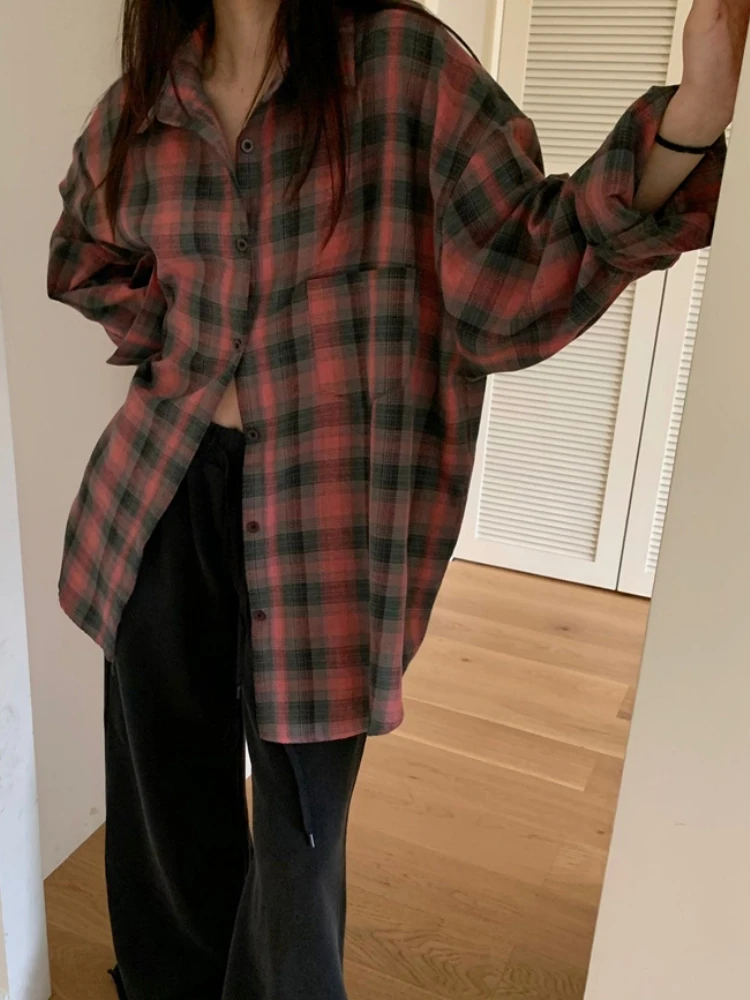 Женская длинная рубашка в клетку с длинным рукавом и отложным воротником