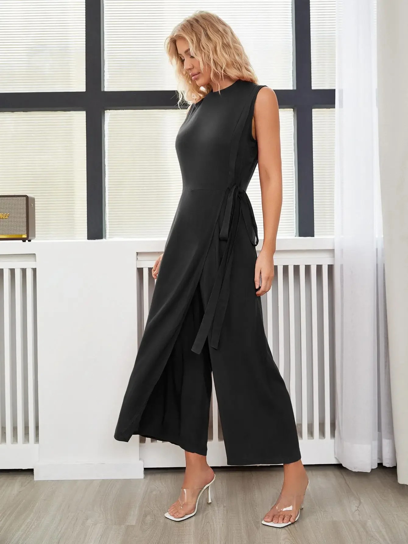 Vestido женское белое основание бокового цвета и моделирования миди.