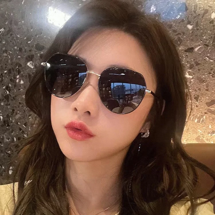 

2023 Sunglasses Women's New Fashion Sunglasses Sunshade Han Chao Big Frame Street Shoot Ins Live Premium Spot Paint