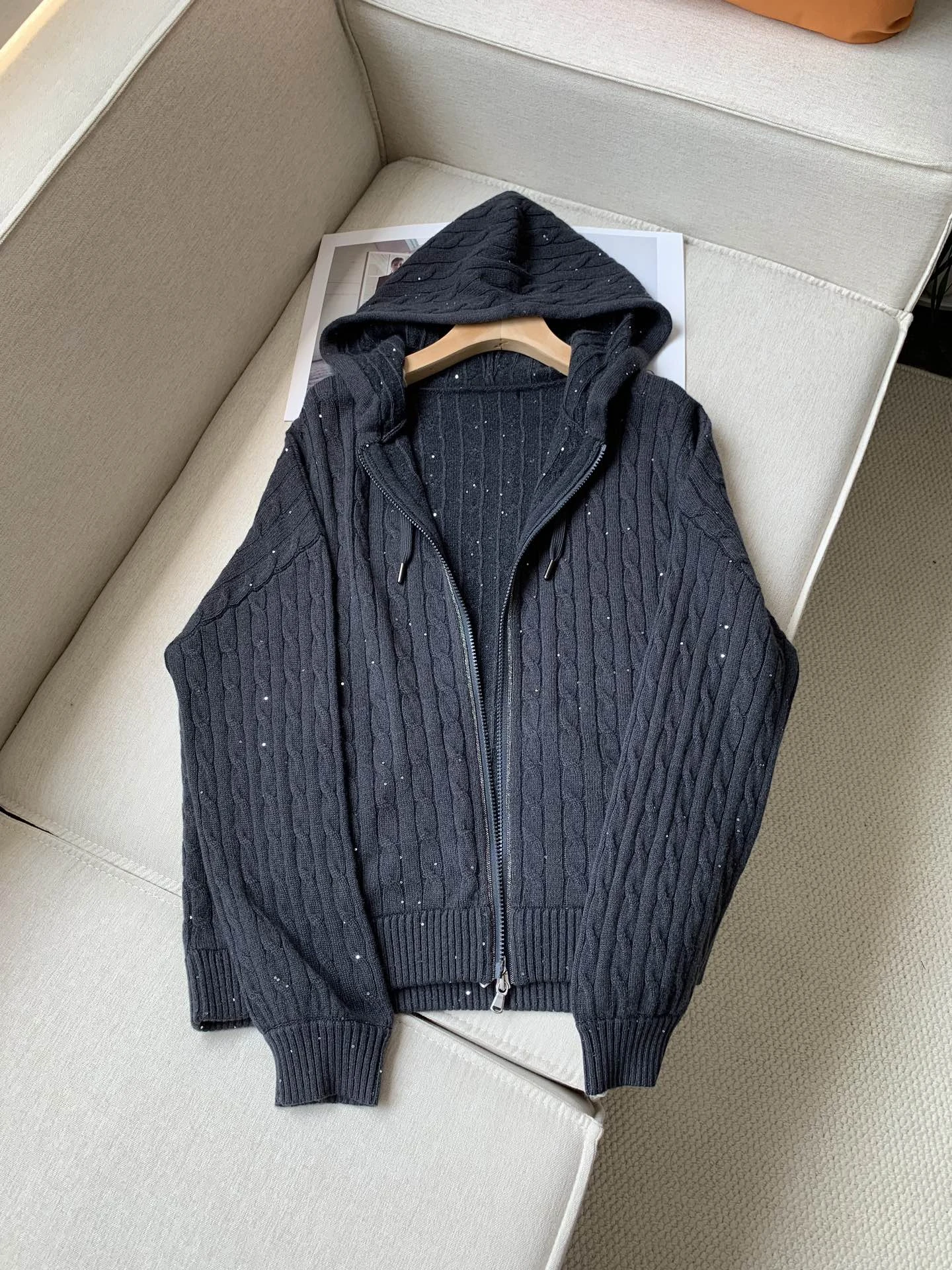 Новая высококачественная куртка с капюшоном блестками и бисером для осени зимы +