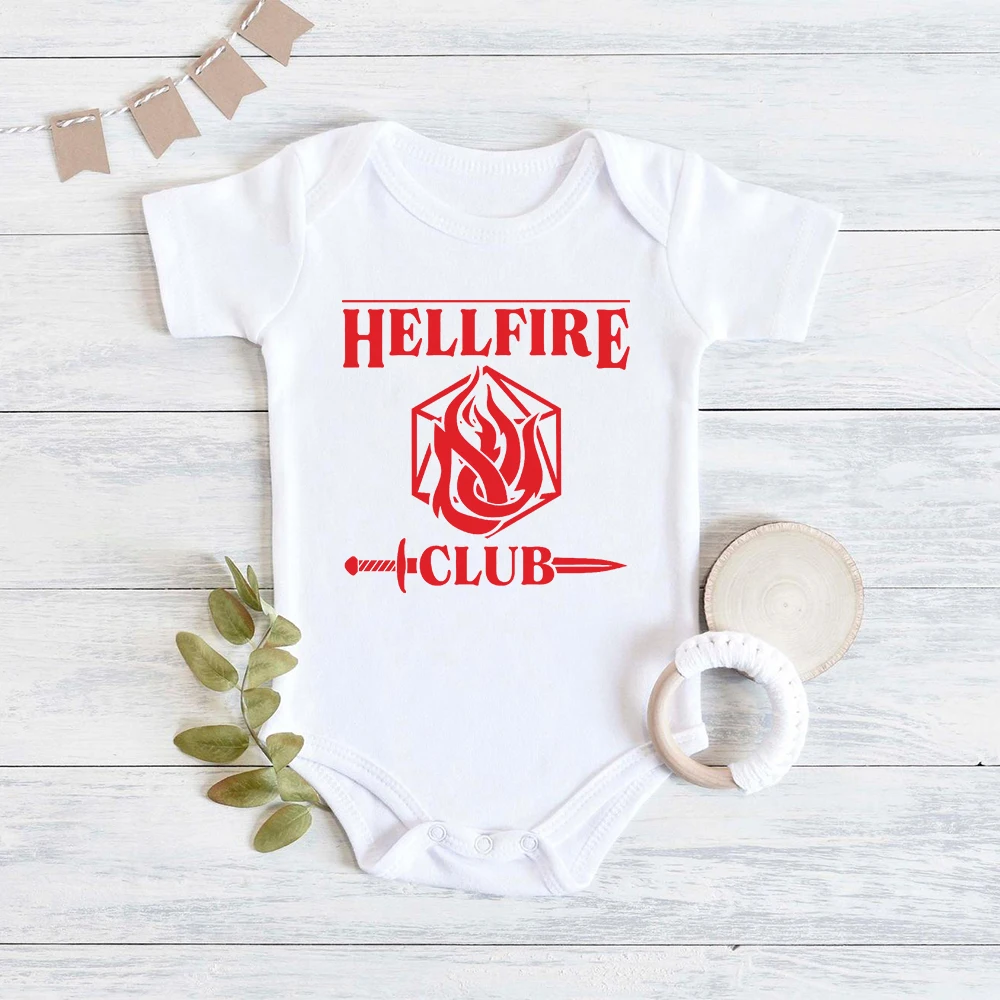 

Одежда для новорожденных Hellfire Club с надписью «очень странные дела»
