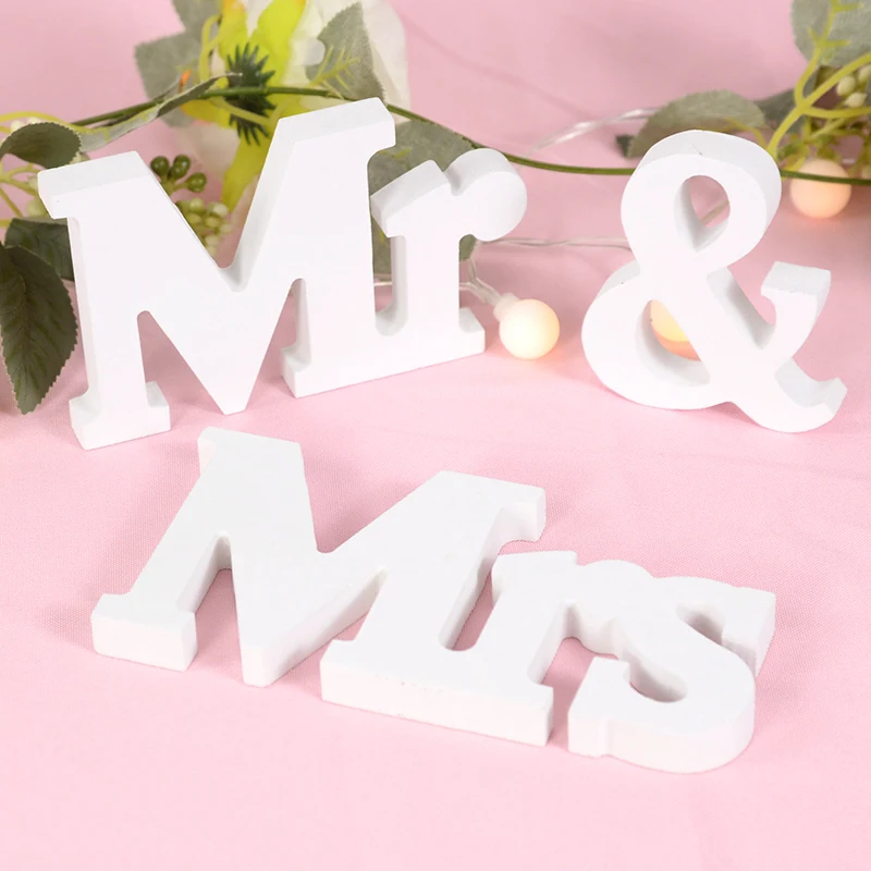 Купи 3pcs Wedding Mr & Mrs White Ornament Sign For Rustic Wedding Party Decor Photo Props Home Desktop Favor Gift Decoration Supplies за 287 рублей в магазине AliExpress