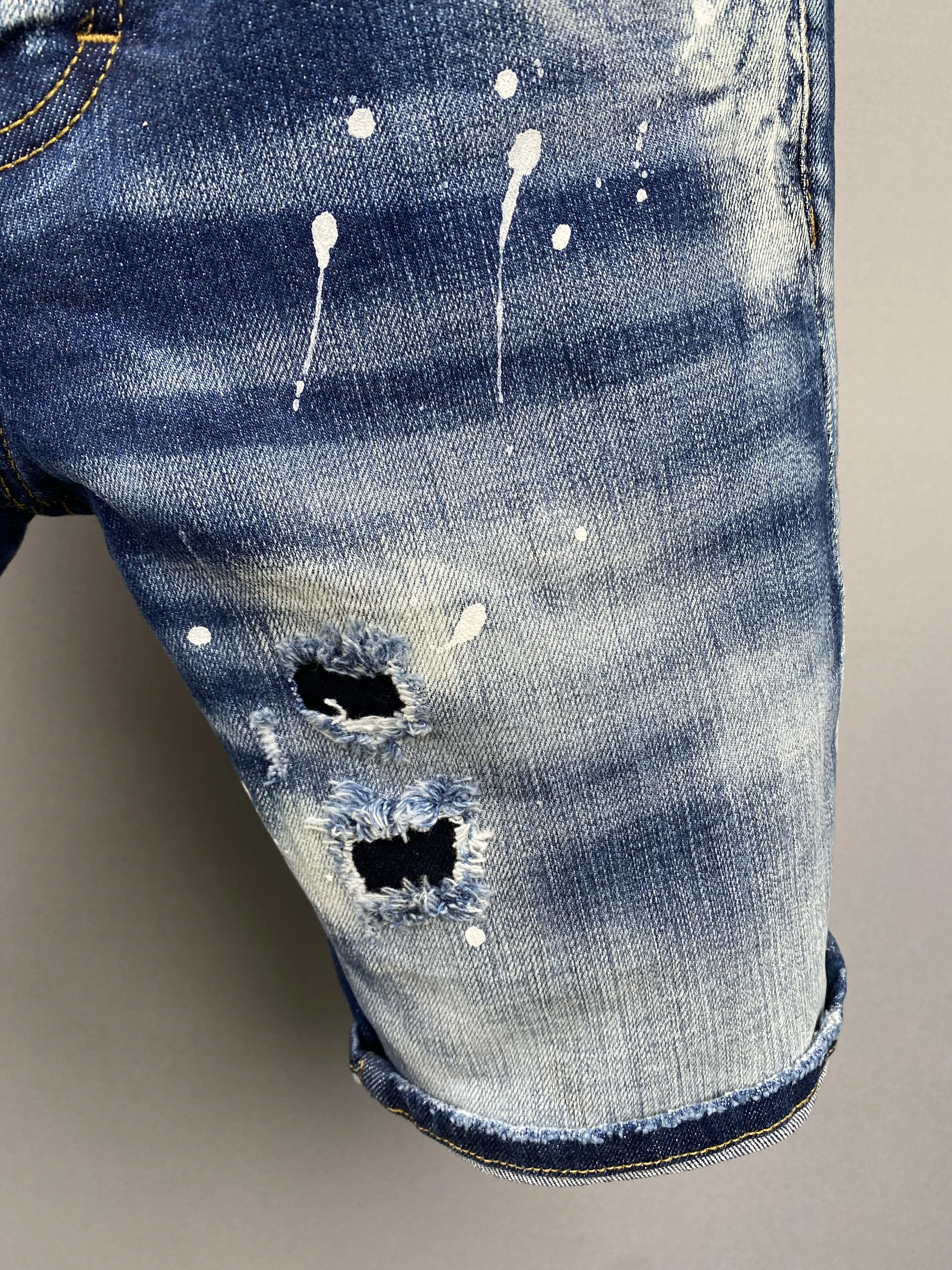 2023 Summer New D2 Denim Shorts Men's D2 Jeans Fashion Slim Fit Water Wash Hole Patch Paint Black Capris
