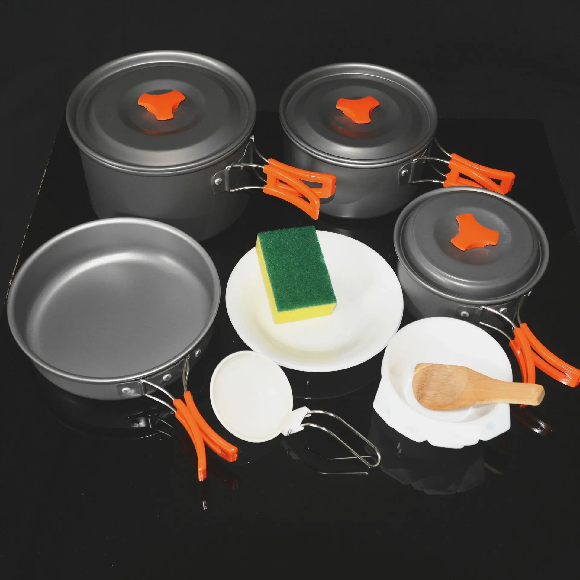 4-5 person outdoor camping pot set can be folded to store hard oxidation outdoor picnic pot and give away tableware