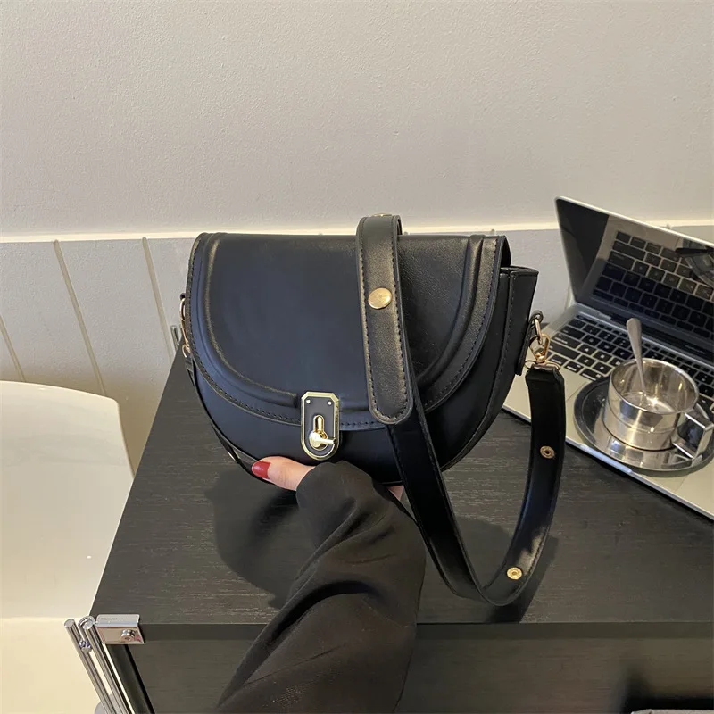 Fashion Trend Retro Women Shoulder Bag Casual Saddle Crossbody Bag Solid Color Texture Lock Underarm Bag Luxury Designer Handbag