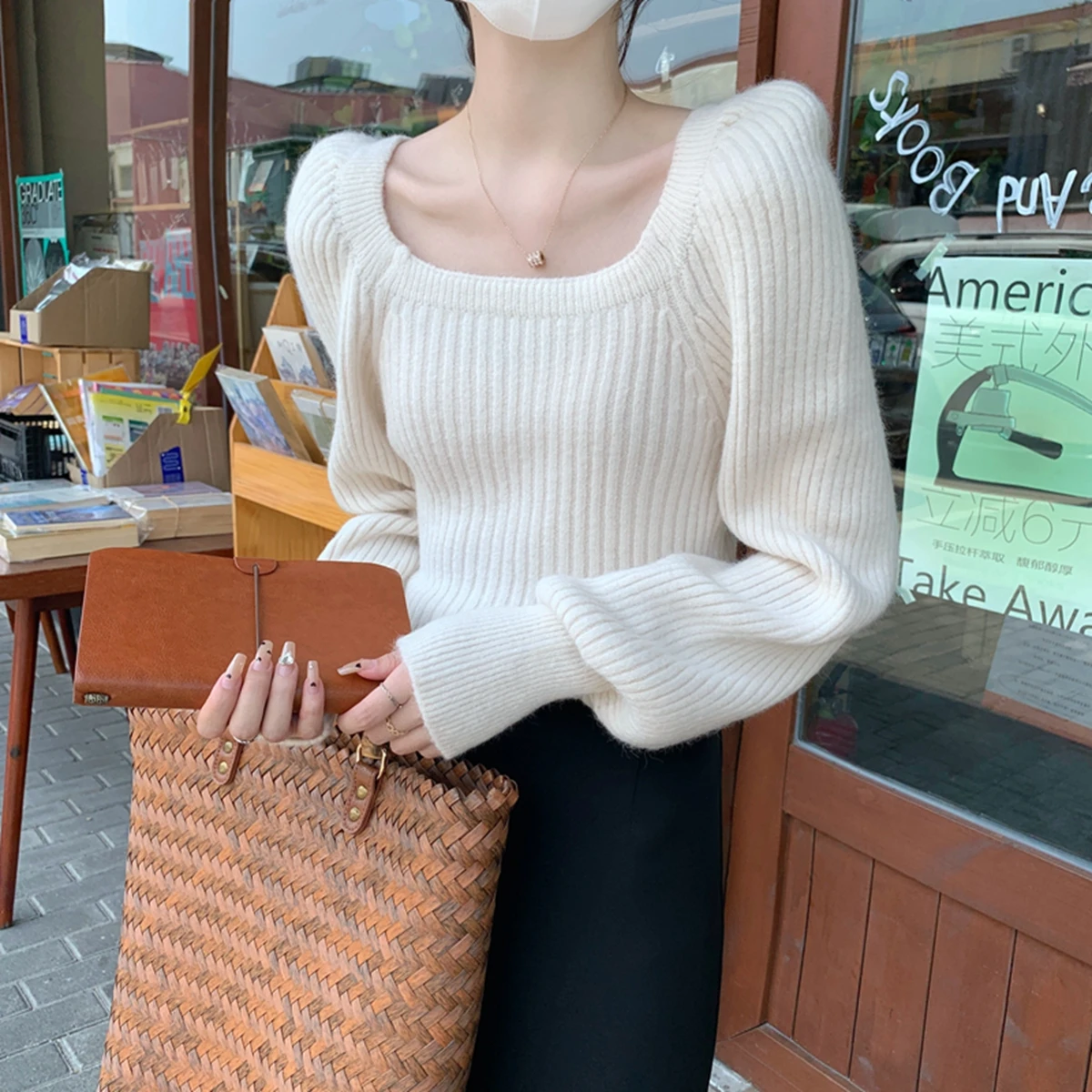 

Autumn and Winter Korean Version Temperament Square Neck Bubble Sleeve with Arctic Velvet Knit Sweater Women's Top