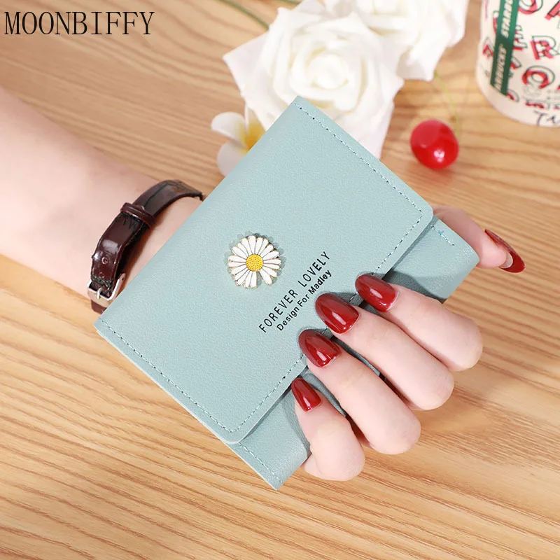 

Женский бумажник, с принтом маргаритки, короткий, три сложения, ручная работа, несколько отделений для карт, для монет