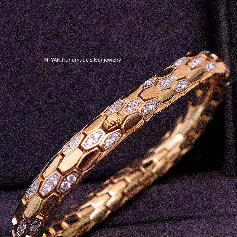 Фото Двухцветный браслет-цепочка Snake Bone с бриллиантовой огранкой – светло-розовое золото, минималистичный дизайн класса люкс для женщин, 925 пробы. №4