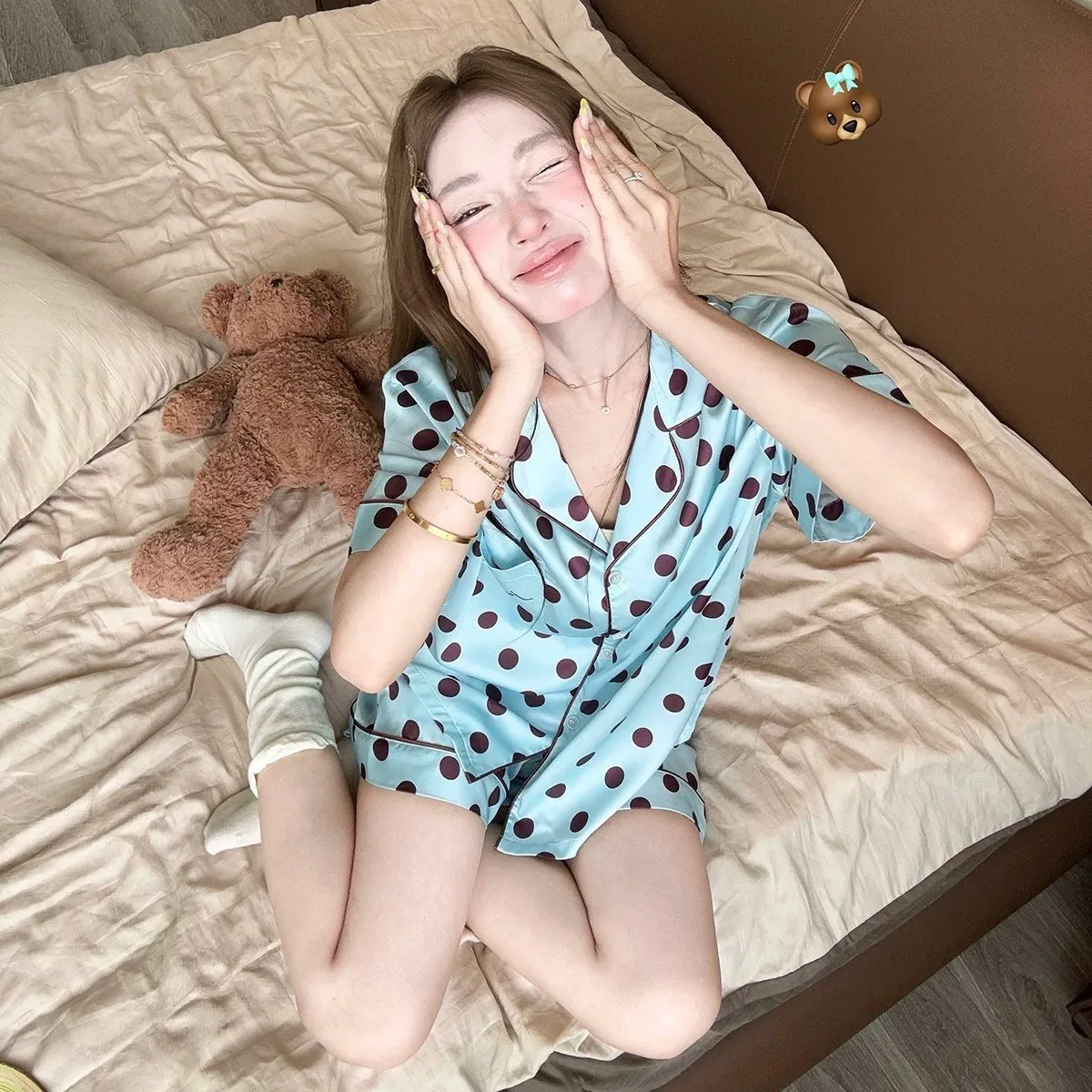 Фото Синий атласный пижамный комплект в горошек для женщин: рубашка с отложным воротником на пуговицах, короткий рукав, мягкая летняя повседневная домашняя одежда для сна №4