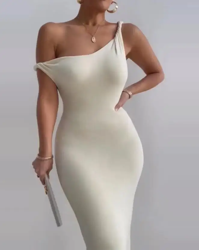 

Облегающее платье-миди без рукавов с асимметричным вырезом