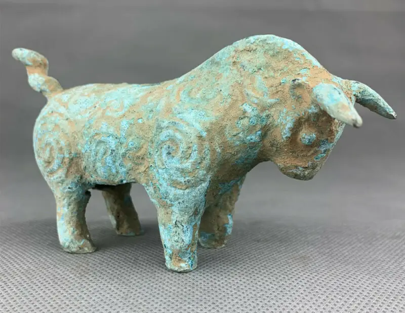 

Ancient Chinese Bronze Antique Dynasty patina horse statue