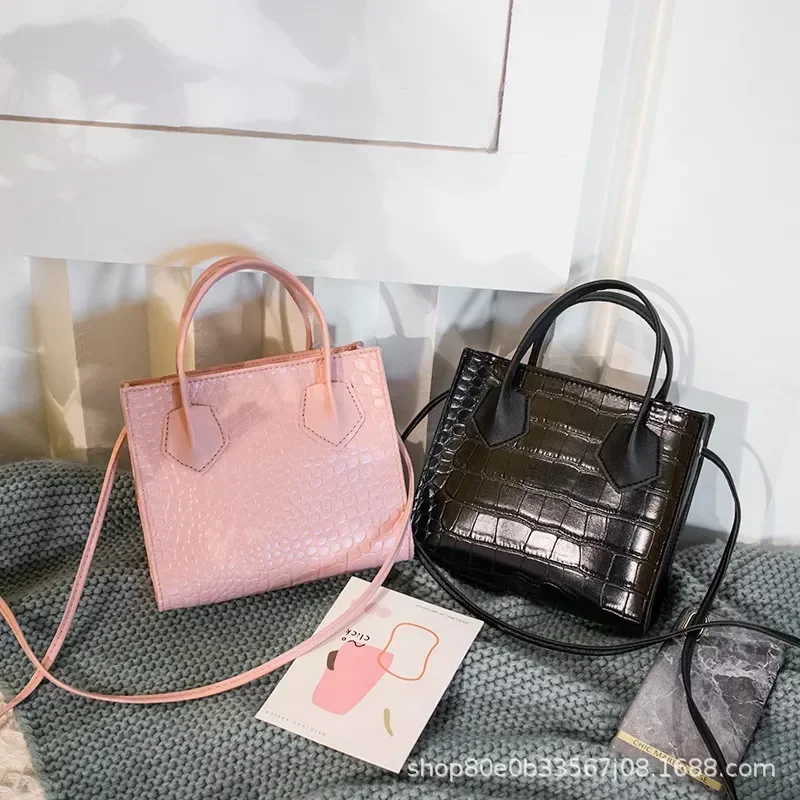 

2023 Fashion Small Women Bags All-match Chain Shoulder Ladies Hit Color Stitching Bag Messenger PU Mini Square Purse