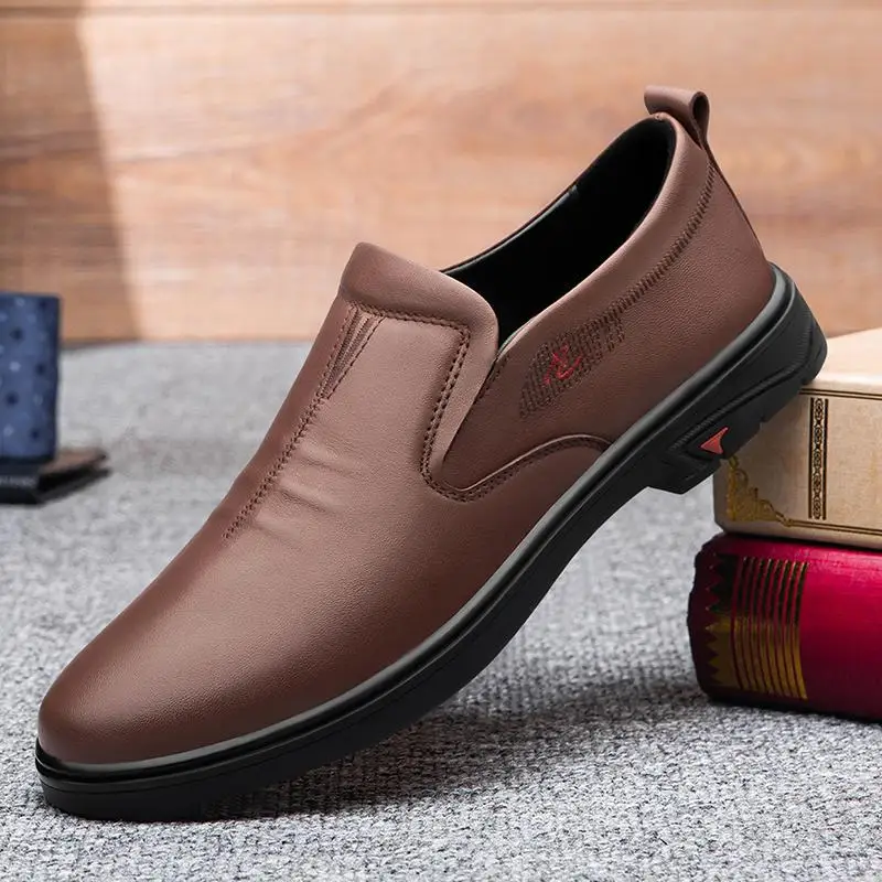 

Кожаные туфли мужская кожаная Деловая одежда повседневная обувь для папы среднего возраста мягкая нескользящая подошва Весенняя дышащая фотообувь