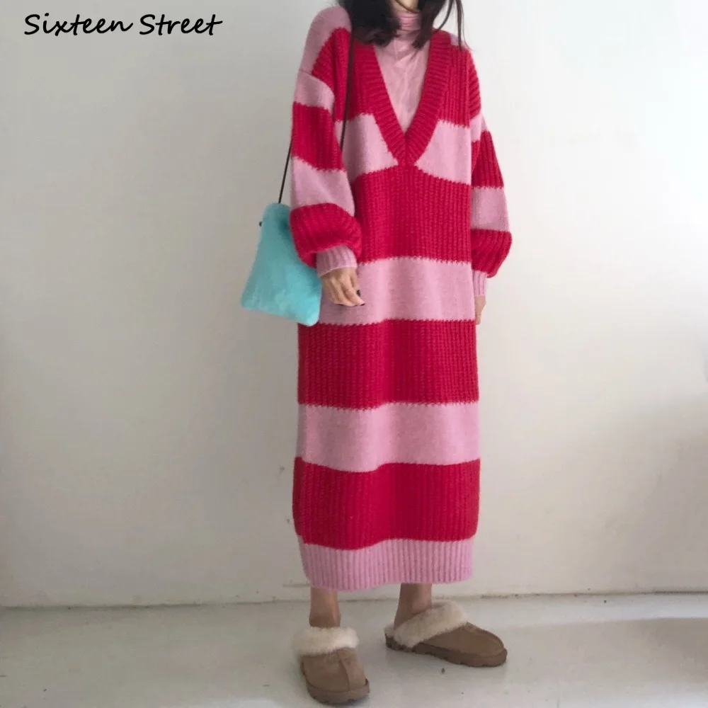 Женское трикотажное платье в полоску Розовое свободное шерстяное с V-образным