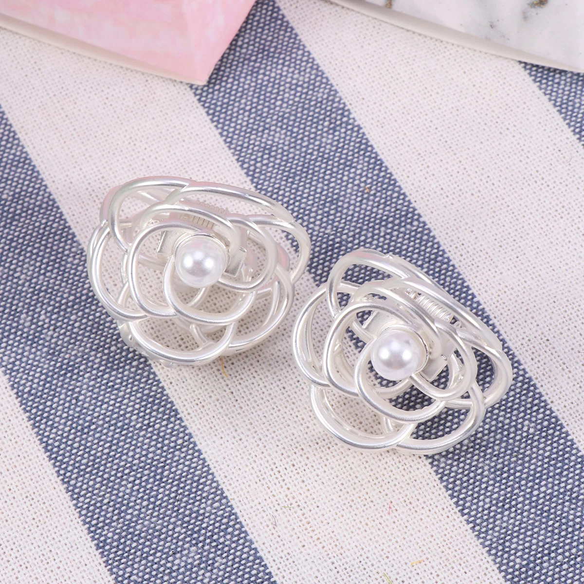 

2 Pcs Wedding Headpiece Bride Bridal Barrettes Hair Pieces Clip Pearl Metal Claw Clips Octopus Accessories Hairpin