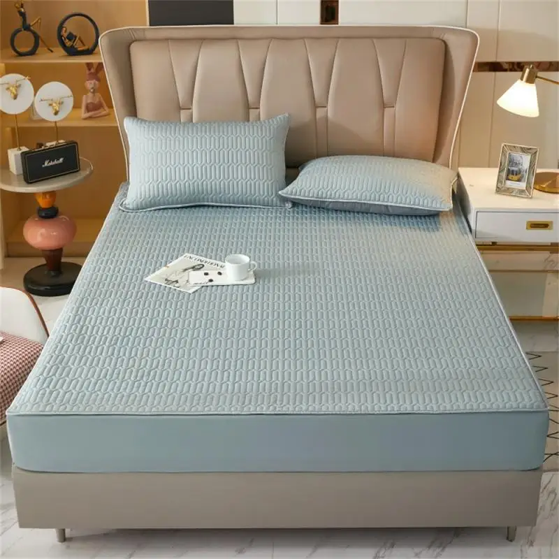 

Простыня однотонная с удобным зажимом для матраса