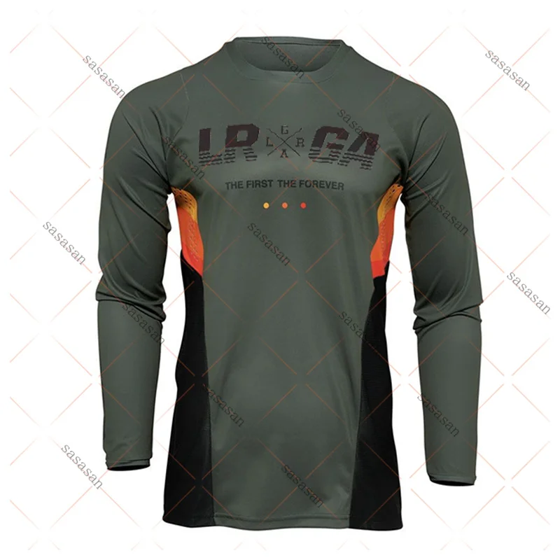 Свободная футболка с длинным рукавом и принтом гоночного трюка - Цена: 853,03 руб.