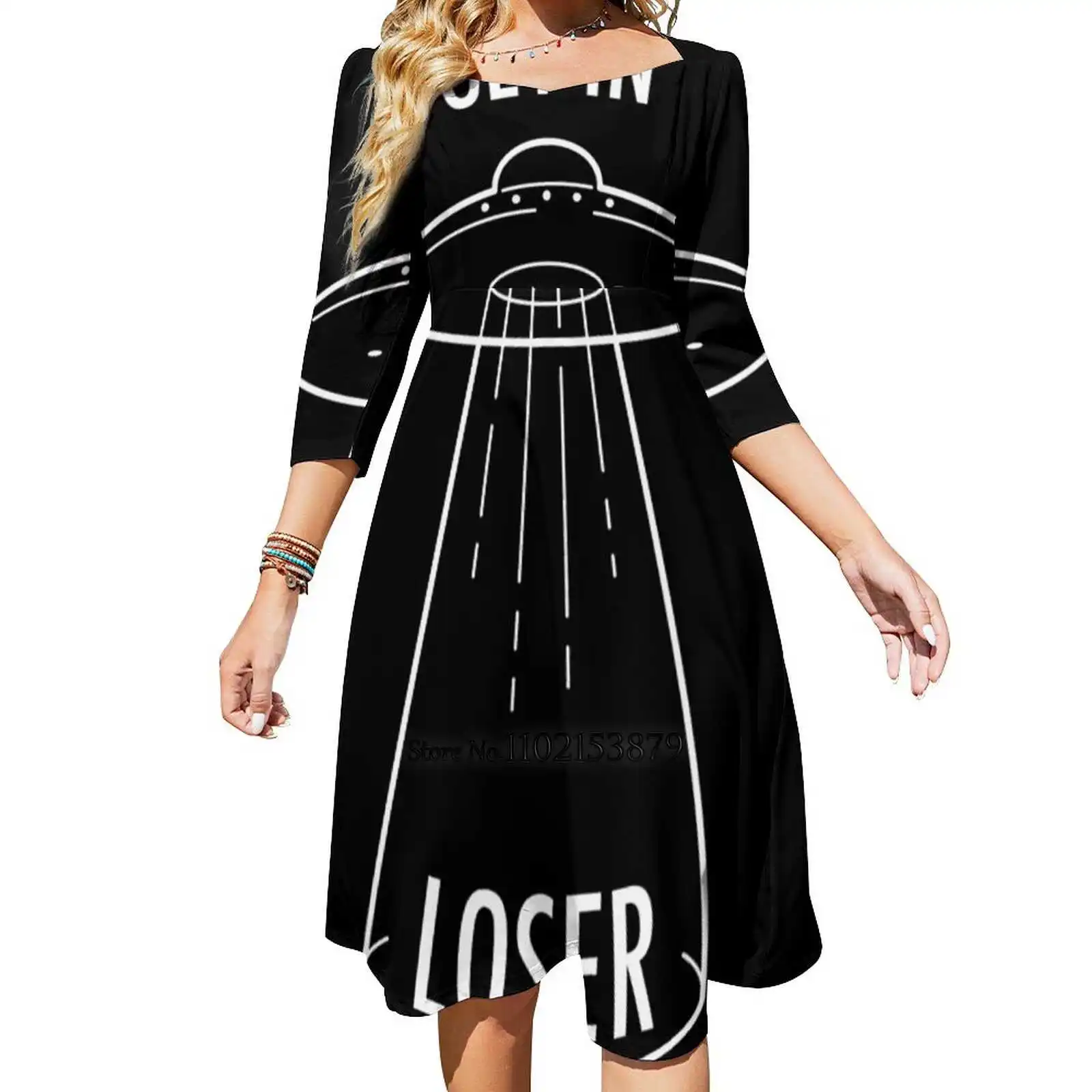 

Женское летнее платье с квадратным вырезом и лямкой на шее