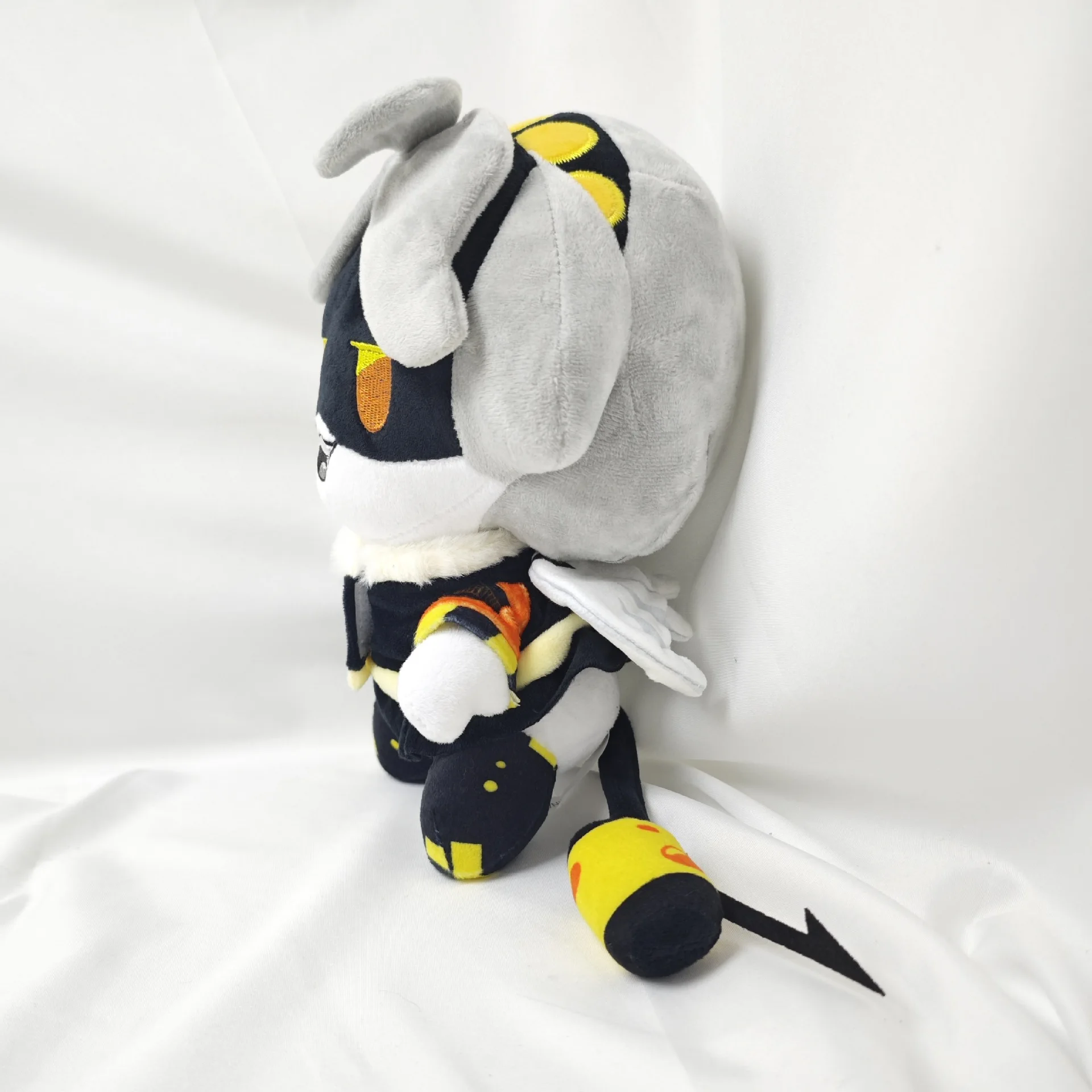 Пересечение границ неорганический убийца убийцы дроны плюс плюшевая игрушка