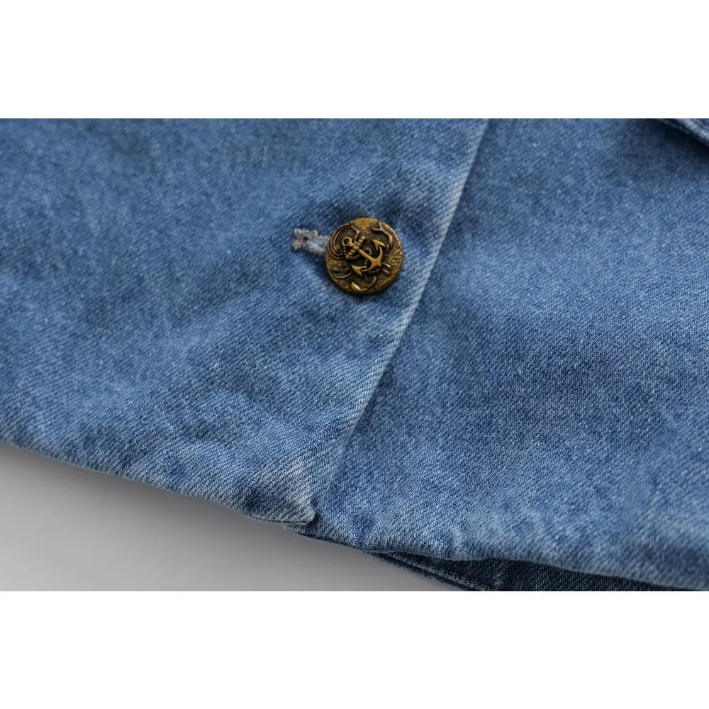 Куртка женская джинсовая с круглым вырезом и карманами укороченная