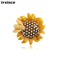 new retro high end bee daisy brooch female personality sunflower corsage temperament corsage pin clothes hat accessories
