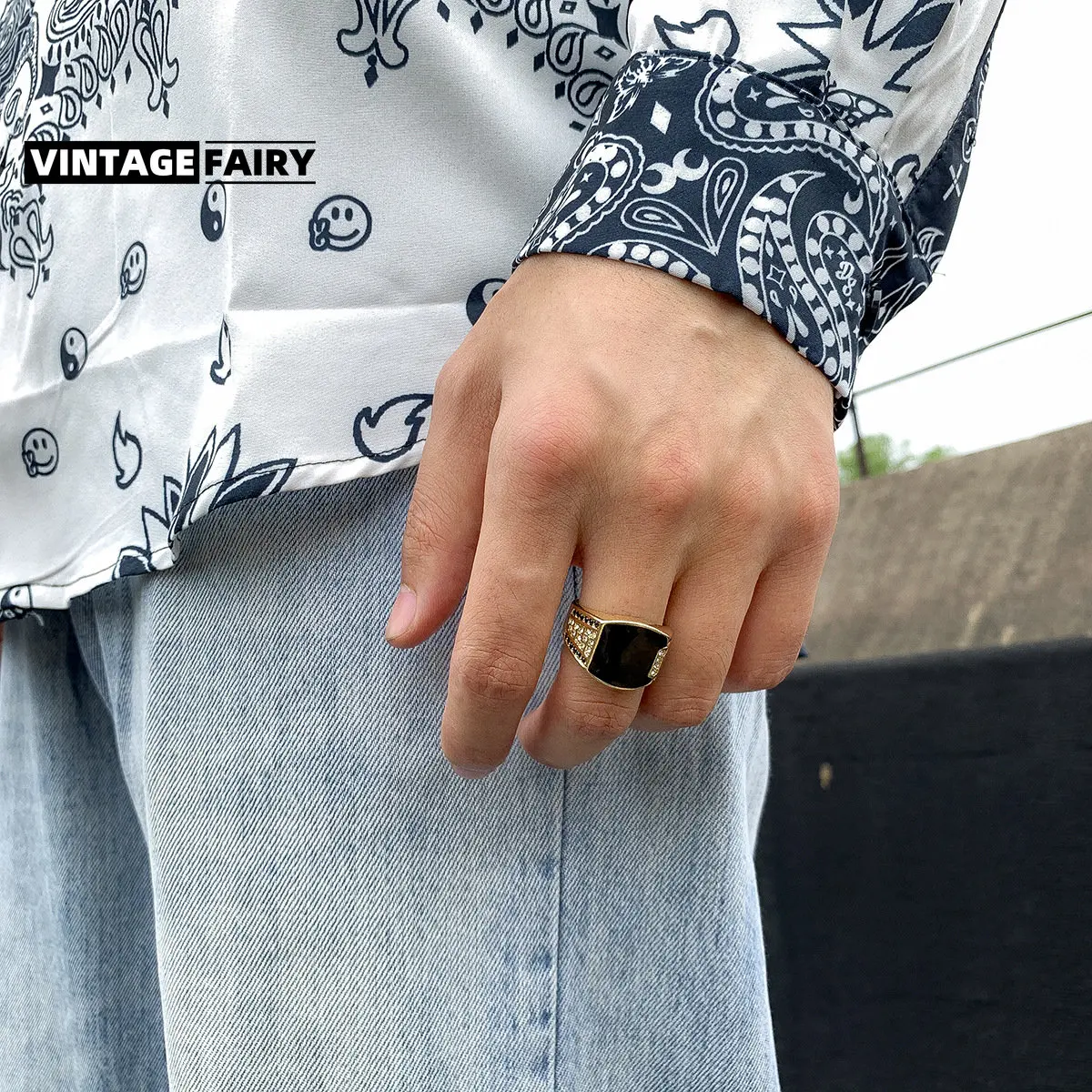 

Gold Color Men's 750 Ring Retro Trend Simple Micro Inlaid Black Geometric Square Diamond Middle Finger