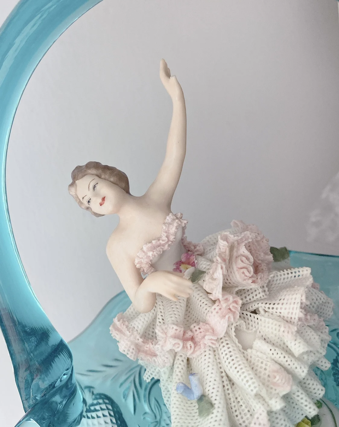 

Mini German Lace Porcelain Girl in the Mirror Ballet Elegant Ornament