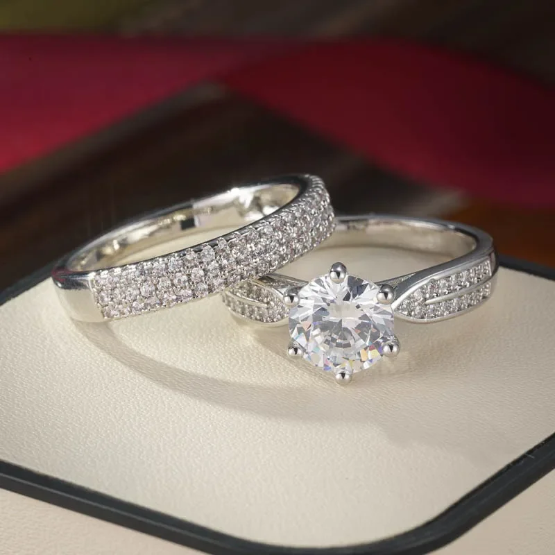 Женское Обручальное кольцо с фианитом серебристого цвета