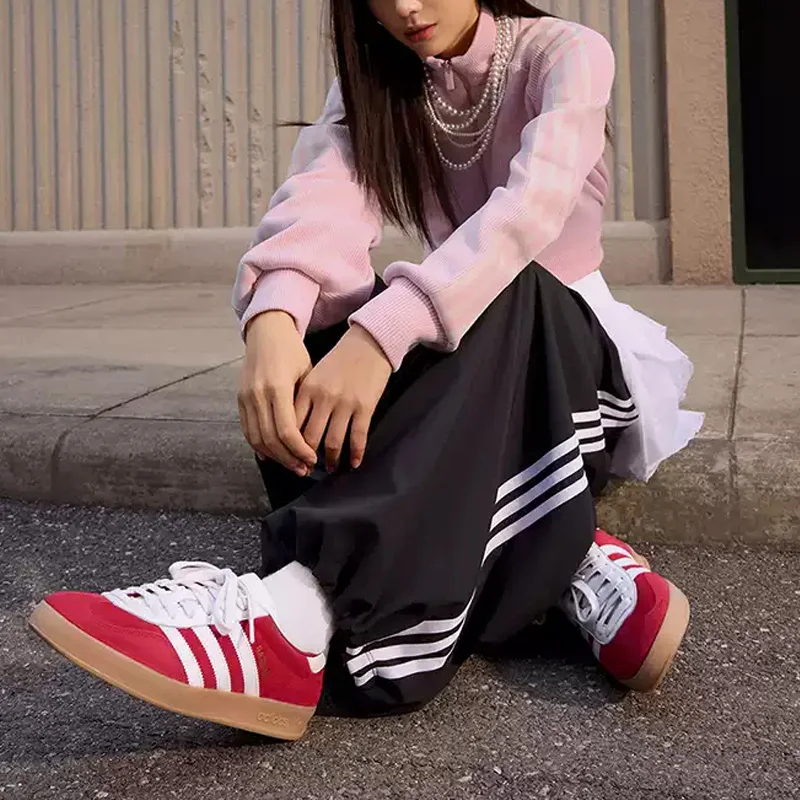 Фото Кроссовки Adidas IH9650 Retro Daily из кожи, темно-синие с белой подошвой, классические три полоски, легкие, для уличной ходьбы и скейтбординга №2