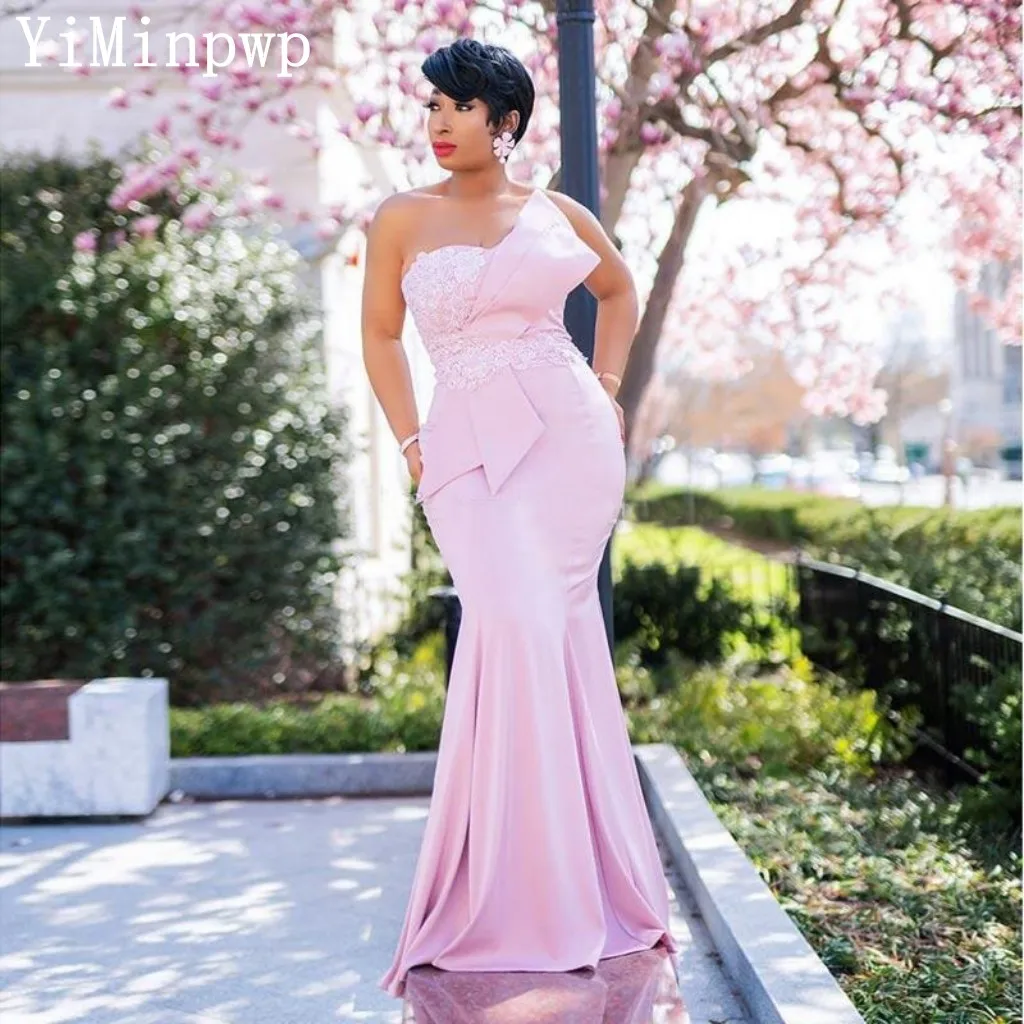 

Розовое платье подружки невесты с юбкой-годе, с открытой спиной и сердечками