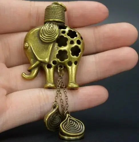 Коллекция старых азиатских антиквариат из латуни Изысканный маленький кулон в