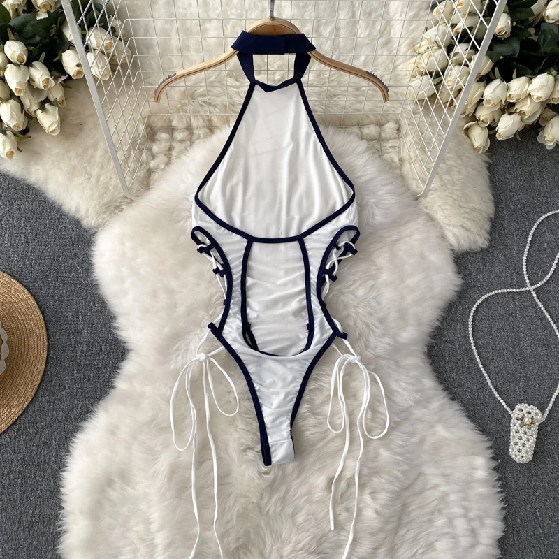 Женское сексуальное боди в клубном стиле с вырезами и легкой эластичной