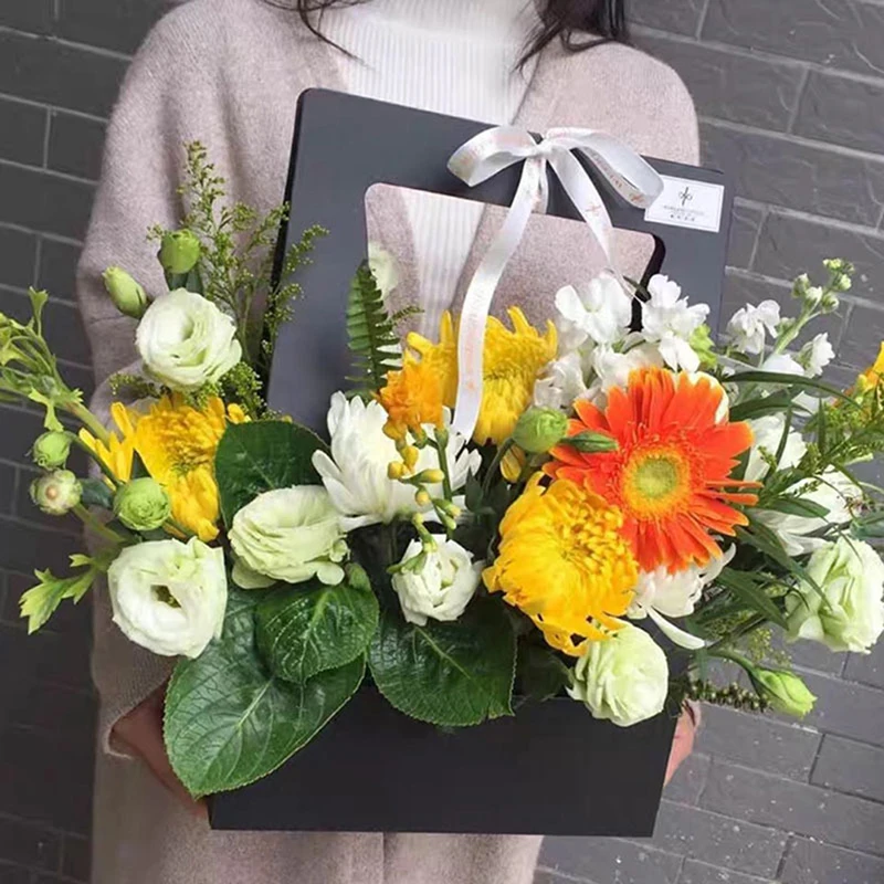 Portable Flower Basket Bouquet Handle Carton Creative Bouquet Holiday Gift Wrapping Box