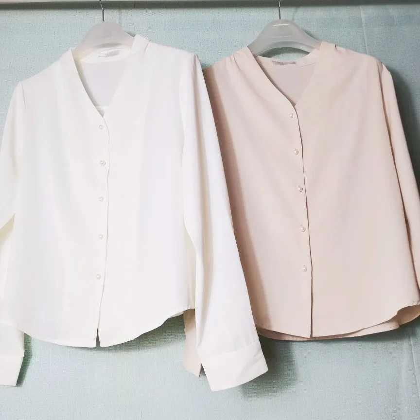 Рубашка женская шифоновая с V-образным вырезом и жемчужной пряжкой