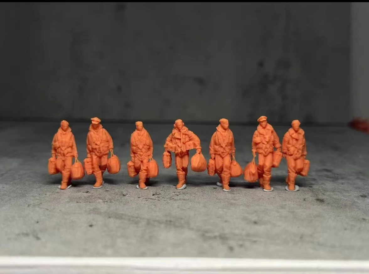 

Миниатюры солдаты ВВС США 1/72 смола 7 шт