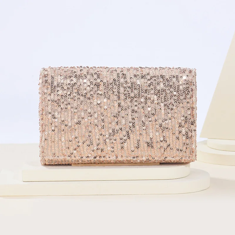 Модный вечерний клатч из коллекции со сверкающими блестками украшенная цепочкой