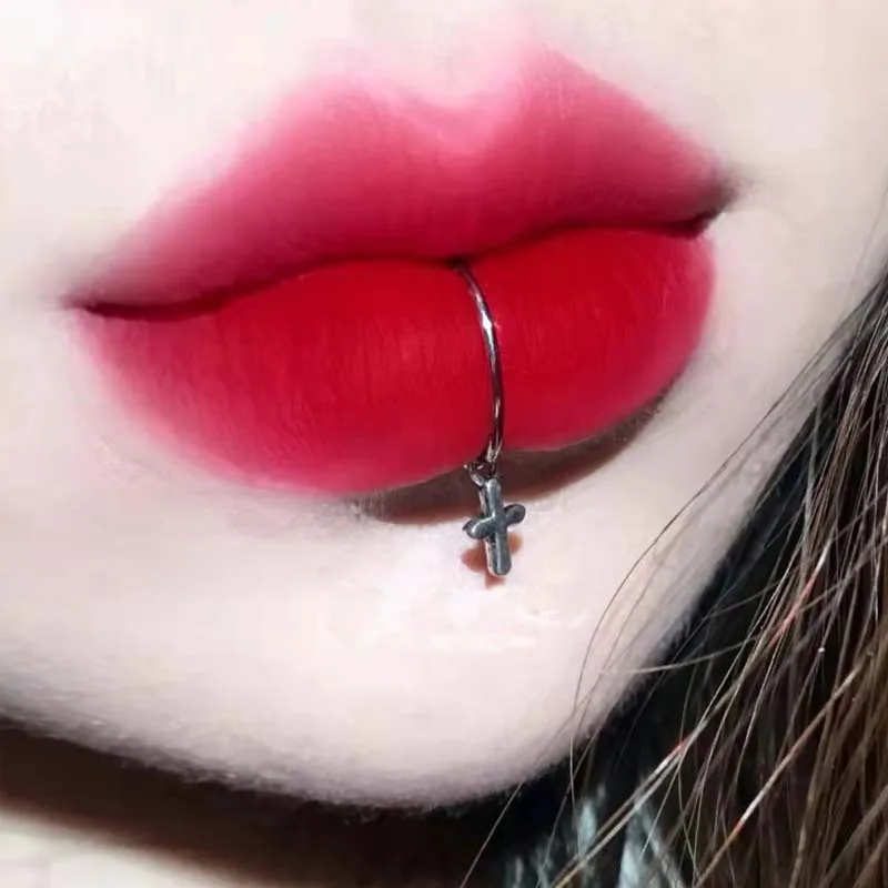 Daredorm Crossing Lips