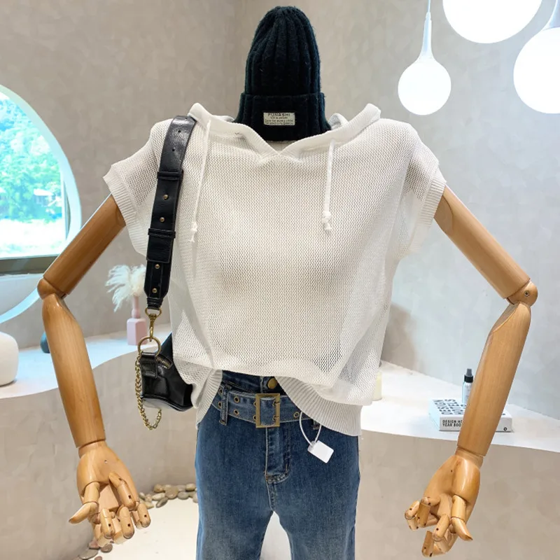 

Новинка 2022, летняя женская рубашка нишевого дизайна с коротким рукавом и капюшоном, удобная свободная Тонкая Вязаная рубашка с вырезами, св...