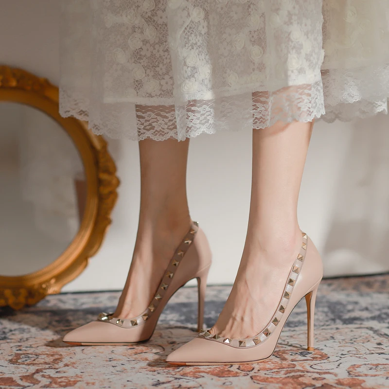 2023 Women's Shoes Gladiator Single Shoes Star Style Brand Metal Rivet Pumps Leather Designer Classic Spike Shoes High Heels 41