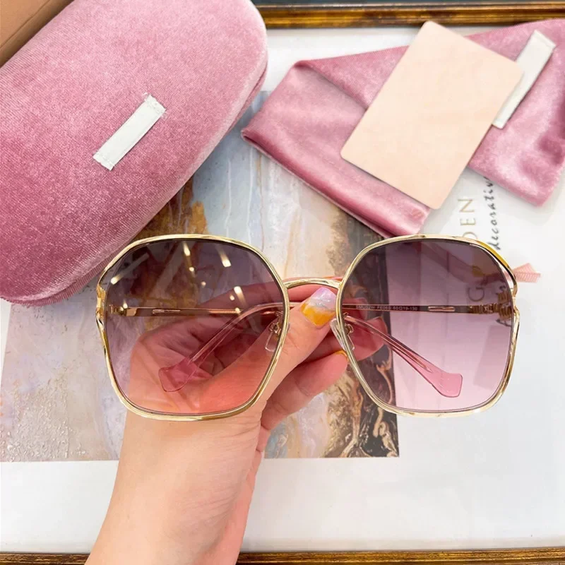 Женские солнцезащитные очки модные брендовые дизайнерские в титановой оправе