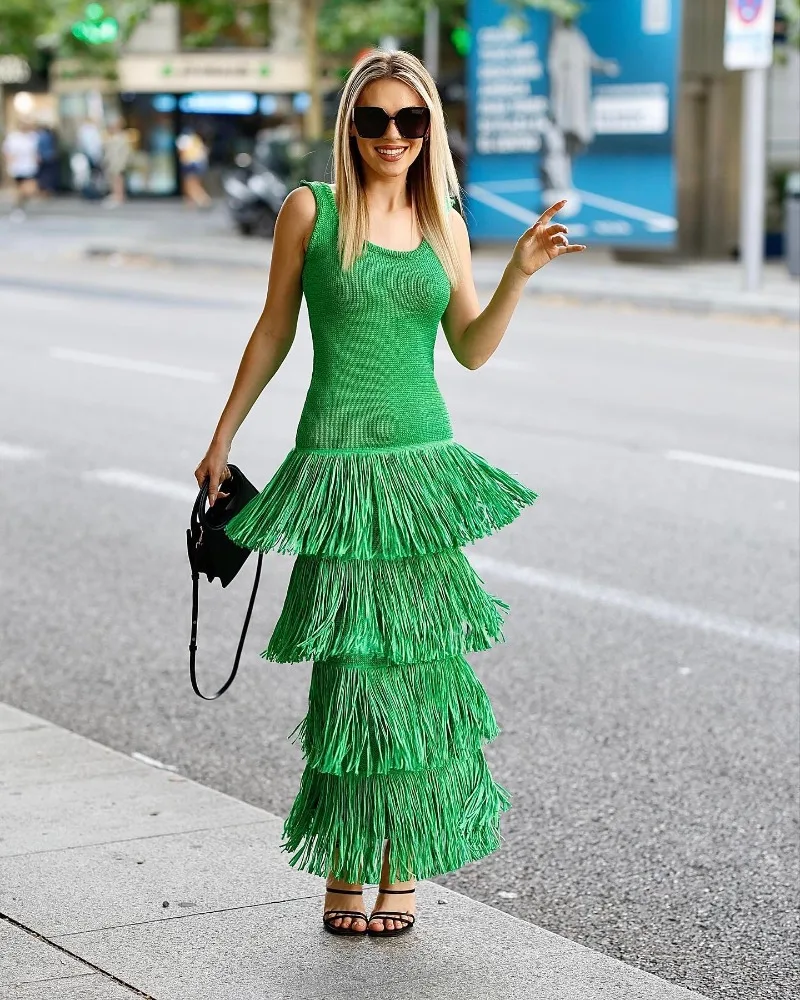 

Женское длинное платье с кисточками, однотонное трикотажное платье в стиле бохо без рукавов на бретельках, одежда для улицы, 2023
