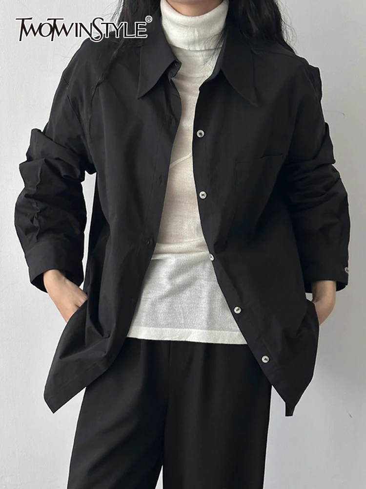 

TWOTWINSTYLE Solid Patchwork Pocket Loose Shirt For Women Lapel Long Sleeve Spliced Buttons Minimalist Shirts Female Fashion New