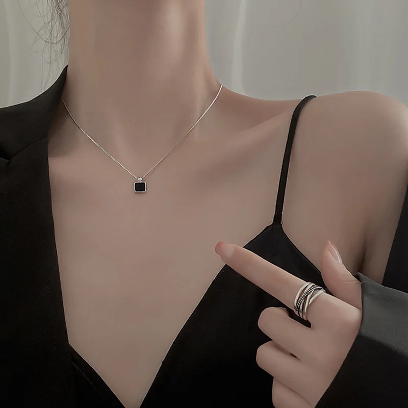

Bafu S925 Sterling Silver Black Square Pendant Cool Girl Necklace Fashion Jewelry
